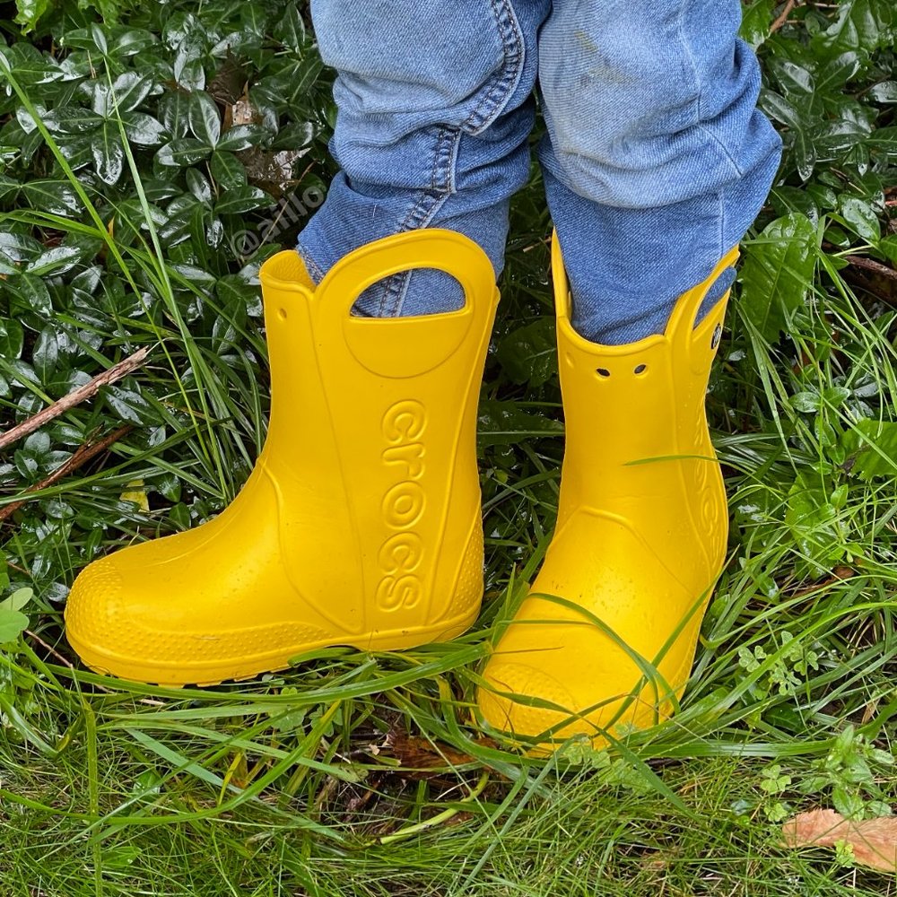 j1 crocs Kids’ Handle It Rain Boot, yellow